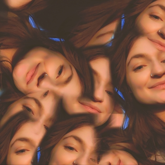 Meet your Posher, Emily - Picture 1 of 1